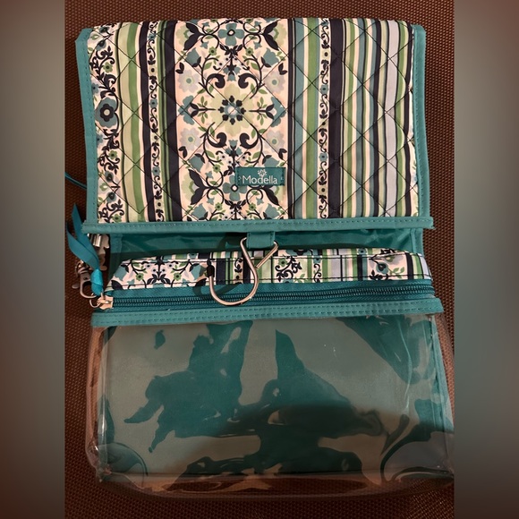 Modella Travel Cosmetic/Toiletries bag. - Picture 4 of 6